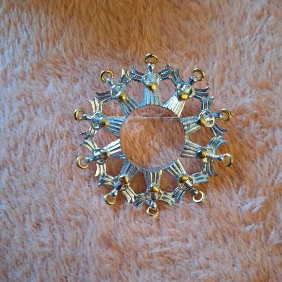 10 Angel Brooche. - Picture 2 of 2